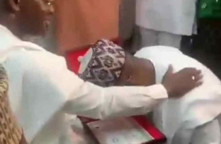 NaijaPolitics: Kogi Governor-Elect, Ododo, Kneels To Present His Certificate Of Return To Yahaya Bello