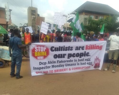 Women Protest Naked Against Alleged Killings, Corruption In Anambra