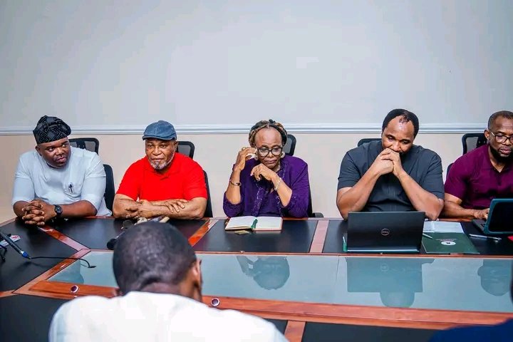 Gov Otti Hands Over Approved Land Certificate Of Occupancy To FGN For The Establishment Of Federal Government College Of Education In ABIA, Sets Up Committee To Ensure Institution Takes Off By September 2024 6 1721202125420