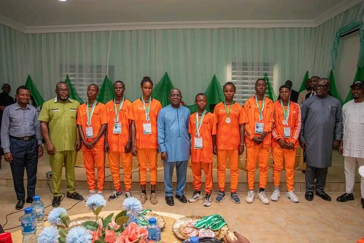 Governor Alex Otti Rewards ABIA Heroic Athletes 4 1729440363894