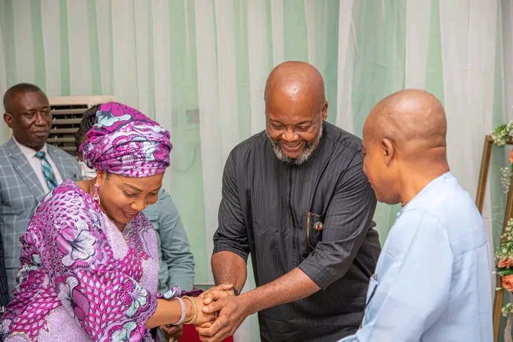 Gov. Otti Hosts Mayors, Pledges To Work With Out-Gone Mayors Who Performed. 2 1731287116066