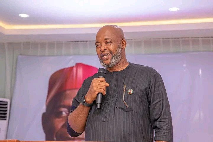 Gov. Otti Hosts Mayors, Pledges To Work With Out-Gone Mayors Who Performed. 9 1731287130873