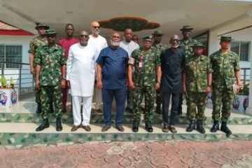 Ohafia LGA Mayor Eleanya Kalu Leads Delegation To Welcome New Army Brigade Commander