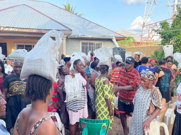 Amaekpu Ohafia Women Receives Fertilizer From Ikenna Ukwa 8 FB IMG 1747984036725