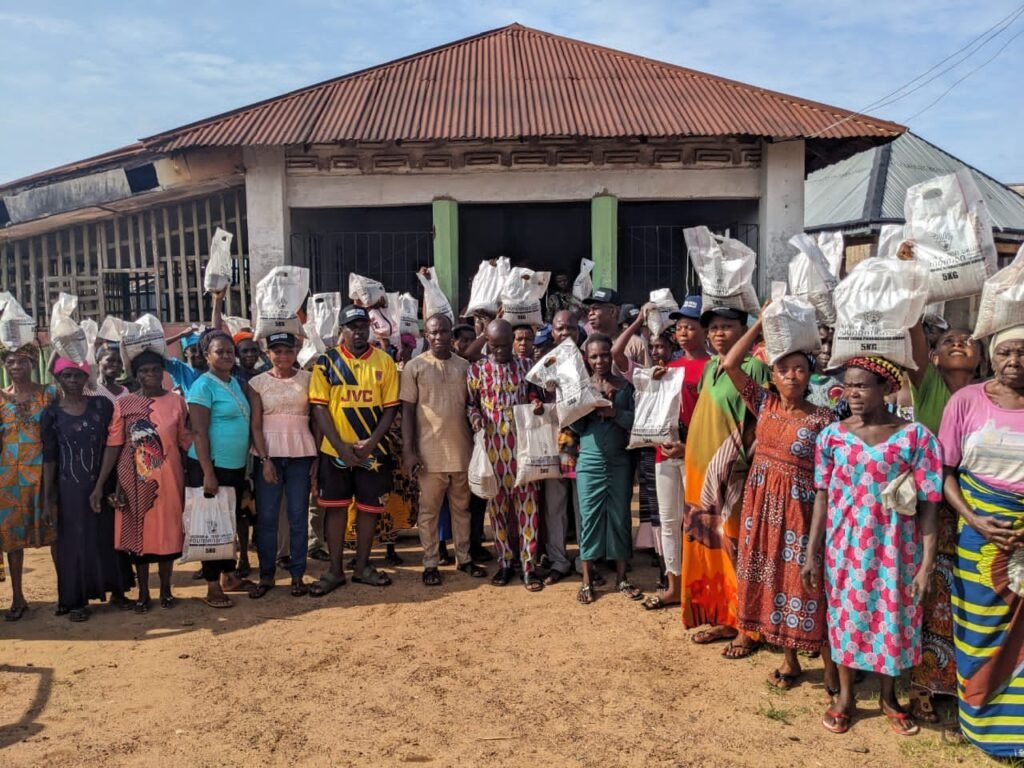 Nkporo Farmers Receive Fertilizers From Ikenna Nicolas Ukwa 11 IMG 20250518 WA0067