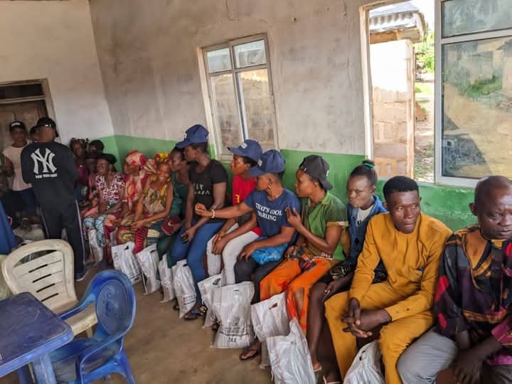 Nkporo Farmers Receive Fertilizers From Ikenna Nicolas Ukwa 5 IMG 20250519 WA0005