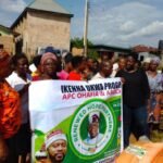 Ikenna Distributes More Fertilizers To Women In Ohafia Communities