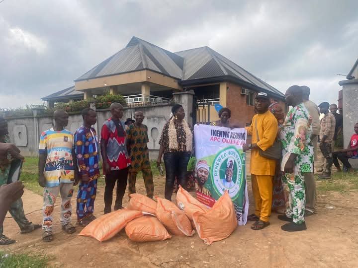 Amuru Abam And Ihechiowa Women Receive Bags Of Fertilizer From Ikenna & Jenn Ukwa Foundation 2 IMG 20250615 WA0096
