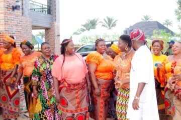 Ikenna Ukwa Interacts With Ikenna Ukwa Women Support Group
