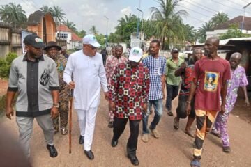 Ezeuke, Umuosu Afugiri Shows Solidarity For Obi Aguocha With A N2 Million Donation To Community Hall Project